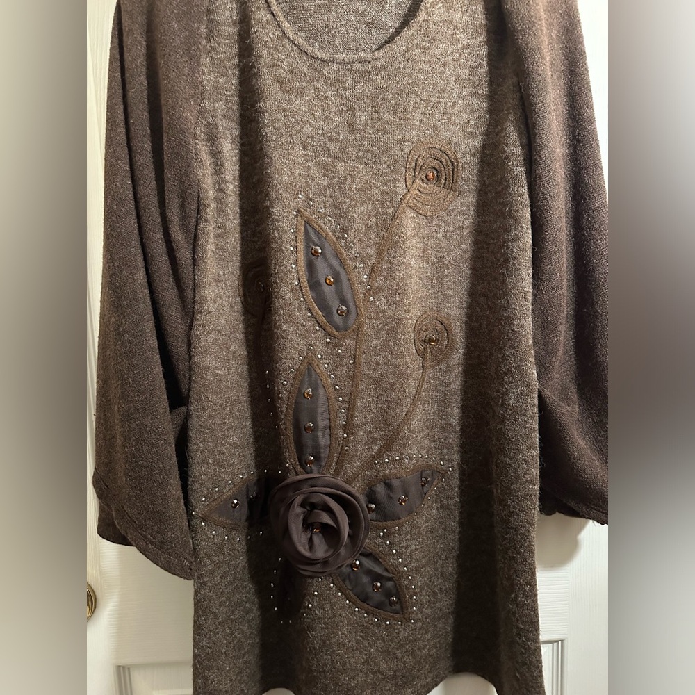 Pretty Angel Tunic sweater. Size , S Brown. Floral multi fabric design.